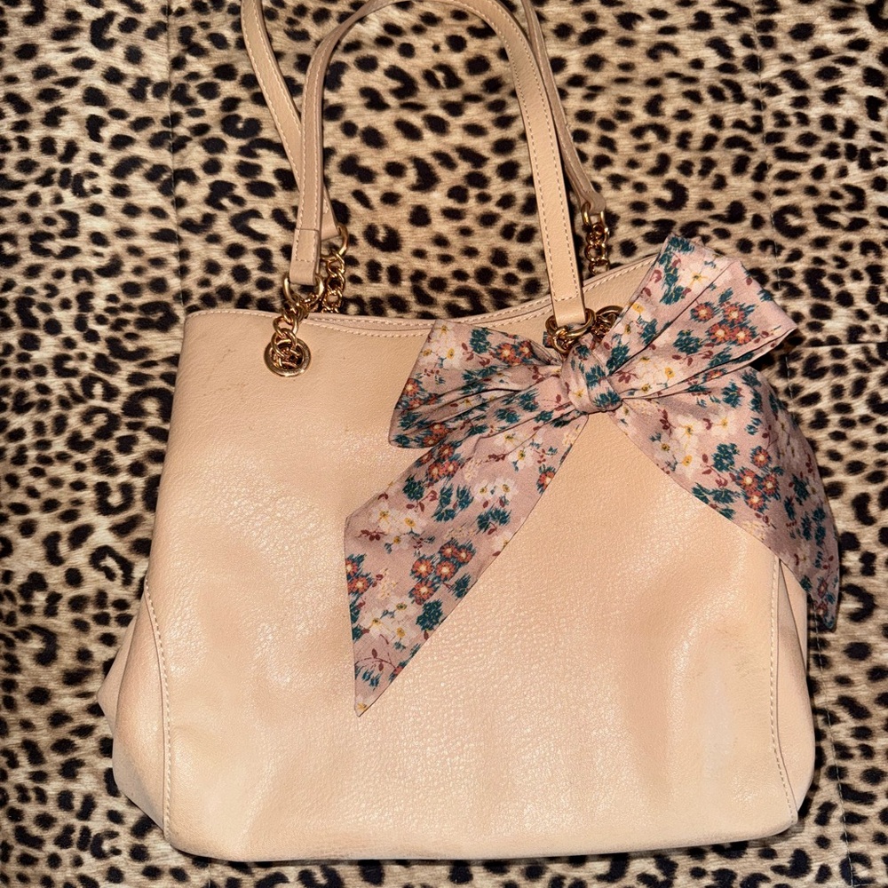 Elegant Cream Tote Bag with Floral Bow